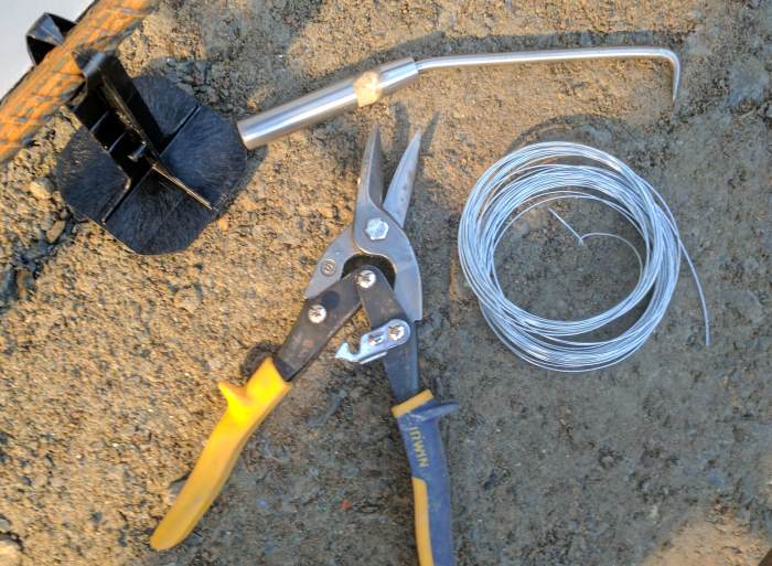 Rebar twisting tool